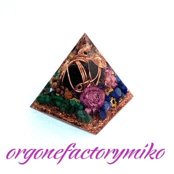 ●成功の象徴オニキスタンブル　ラピスラズリ　マラカイト　幸運メモリーオイル入り　ピラミッド　オルゴナイトの画像