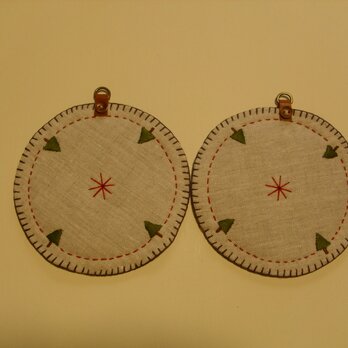 リネンと刺繍の丸いコースター2枚セット②の画像