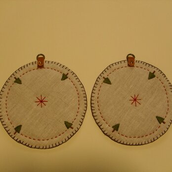 リネンと刺繍の丸いコースター2枚セット③の画像