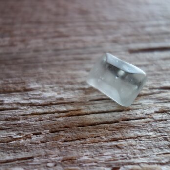 氷のブローチ（グレー）