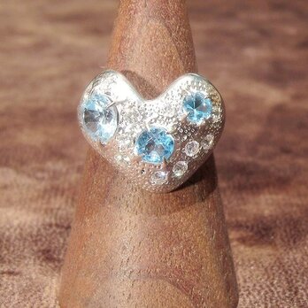 ブルートパーズと合成ダイヤモンド、SV925のハートモチーフ・リング（指輪のサイズ：12号、ロジウムの厚メッキ）の画像