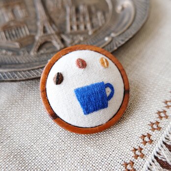 cafeブローチ・小（マグカップ・青）☆刺しゅう アクセサリー コーヒーの画像