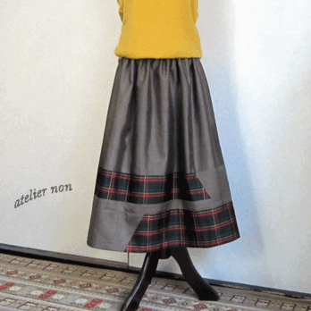 着物リメイク♪丈７５ｃｍ：チェック柄と泥大島紬をパッチしたスカート（裏地付き）の画像