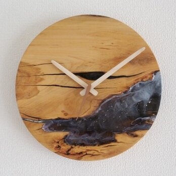 小さな世界が見えるかも？　直径26cm-01　木とレジンの掛け時計No.02　River clockの画像