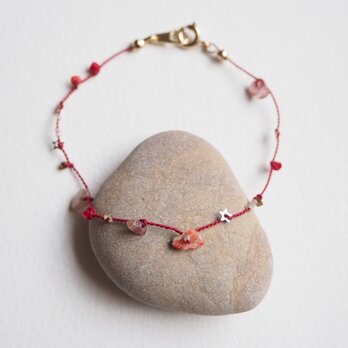 Red silk braceletの画像