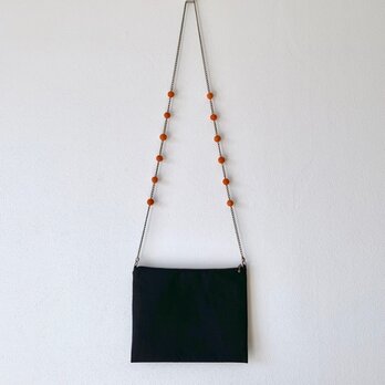 茜染め　フェルトボールチェーン　ショルダーバッグ　黒