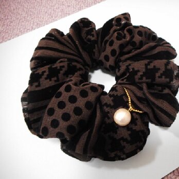 Sold☆もふもふチュールとコットンパールのシュシュ（EspressoMix12）