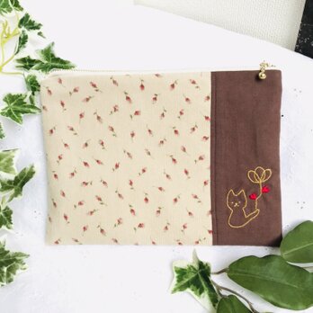 手刺繍ぺたんこポーチ猫のハナコさん　コーデュロイ花柄×茶色の画像
