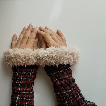 手織り　フィットするカシミヤ タータンチェック　ハンドウォーマー*ファー付の画像