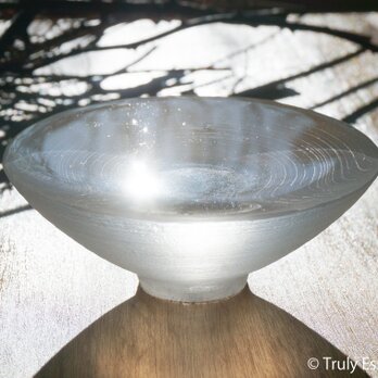 無色透明ガラスのインテリアトレイ - 「 灯りのたね 」 ● 直径約13cmの画像