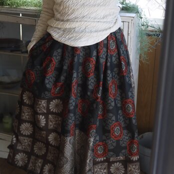大島紬からリメイクパッチスカートの画像