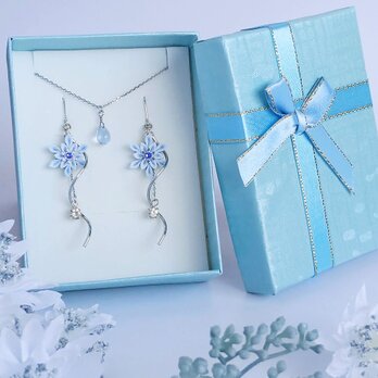 雪の結晶のコフレ  ～イヤリングver.～ （ つまみ細工＊受注制作 ）