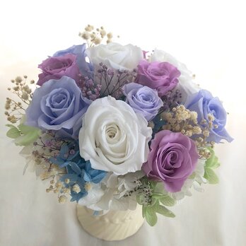 【プリザーブドフラワー／ROSEアレンジ 】３色の薔薇の美しく静かなエレガンスの画像