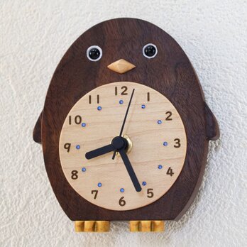 黄色い足がキュートなプチペンギンの掛け時計