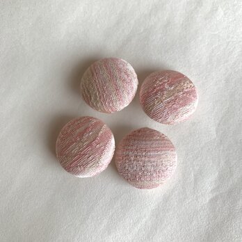 絹くるみボタン４個（18mm 黄味淡ピンク）の画像
