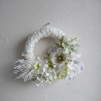 white snow wreathの画像