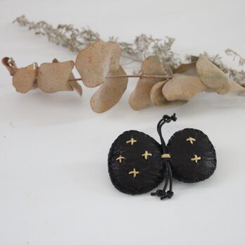 蝶 レザーブローチ