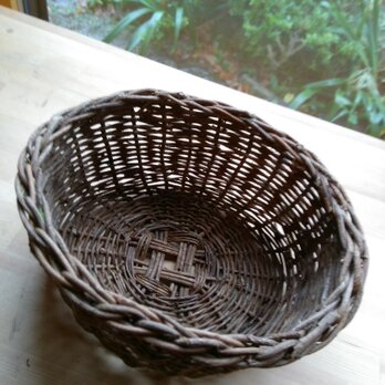 那須の山のアケビ蔓で編んだ花かご・物入れ【10】楕円形の画像