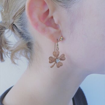 四つ葉クローバーピアス pierced earrings clover <PE3-1219>の画像