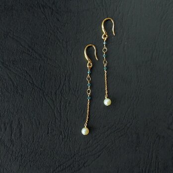 真珠とブルーグリーンダイヤモンドの耳飾りの画像