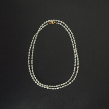 真珠のロングネックレスの画像
