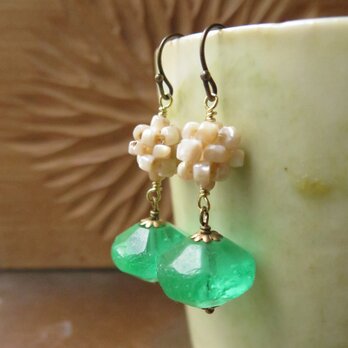 アンティーク　 meguru　ウランガラス緑　＋　シェル　ピアス＆イヤリング 　百世 momotose（西）