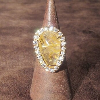 20×12mmルチルクォーツと合成ダイヤモンドの指輪（リング:10号、K24の金張り、SV925、針入り水晶）の画像
