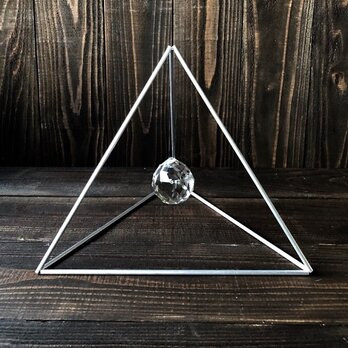ヒンメリ「シンプルピラミッド」大サイズ　三角型　野外使用可なアルミ製　オプションでサンキャッチャー　幾何学オブジェ　シルバーの画像
