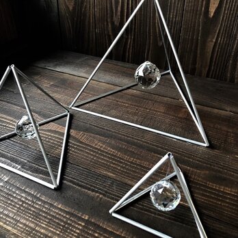 ヒンメリ「シンプルピラミッド」中サイズ　三角型　野外使用可なアルミ製　オプションでサンキャッチャー　幾何学オブジェ　シルバーの画像