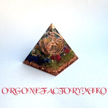タイガーアイタンブル　幸運　金運　仕事運　ポジティブ　幸運メモリーオイル入　ピラミッド　オルゴナイトの画像