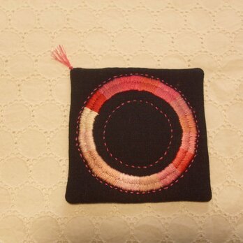 サークル刺繍のリネンコースター（ピンク）の画像