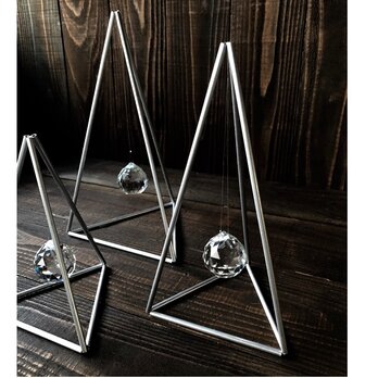 ヒンメリ「ロングピラミッド」小サイズ　三角型　野外使用可なアルミ製　オプションでサンキャッチャー　幾何学オブジェ　シルバーの画像