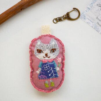 Sold out: 刺繍クッションのキーホルダー「ねこ」の画像