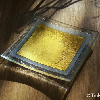 ガラスの角皿 -「 金色のガラス 」● 16cm角の画像