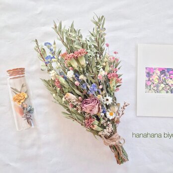 【 新春お花の福袋*° 】バラのブーケ･お花の小瓶･お花のポストカードのセット ※ラッピングは別途ご購入お願いしますの画像