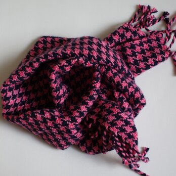 手織りカシミアマフラー・・ピンク×紺の千鳥格子の画像
