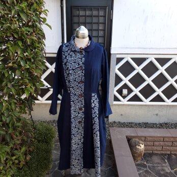着物リメイク　古布　手作り　藍　珍しい柄の型染め　美ライン　ワンピースの画像