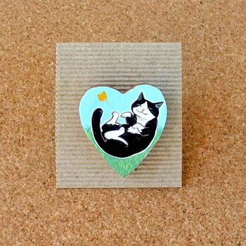 ごろりん猫の手描きブローチ・はちわれE