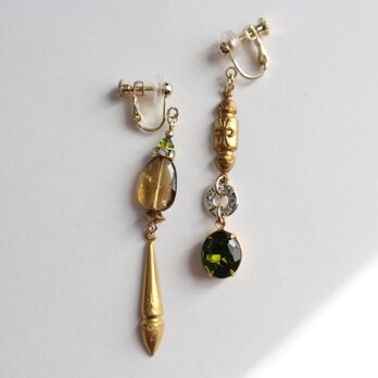 Vintage Kahki glassstone&beerquartz asymmetry earring(pierce)の画像