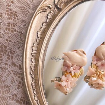 《１月限定受注生産》桜スワン耳飾りの画像