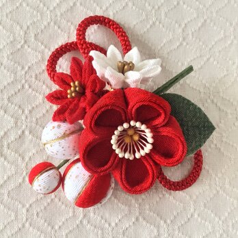 〈つまみ細工〉梅中輪と小菊とちりめん玉の髪飾り(赤)の画像