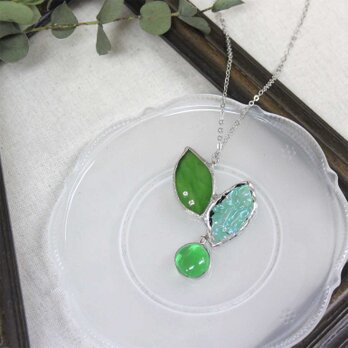 ステンドグラスのペンダント【Leaf】新緑グリーンの画像