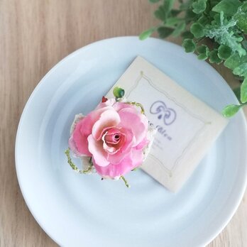 スウィートローズと小さな青い実のプチコサージュ　2Way☆＊* sweet rose corsageの画像