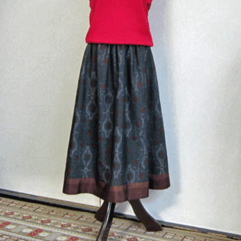 着物リメイク♪上質泥大島紬と縞柄のスカート：丈７８ｃｍ（裏地付き）着物リメイクです。（裏地付き）の画像