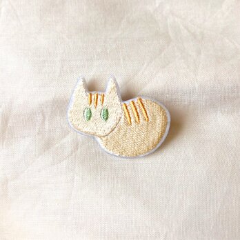 刺繍　茶トラ　猫ブローチの画像