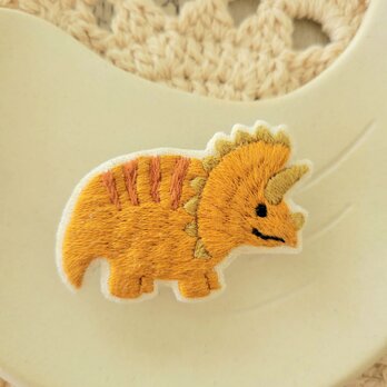 トリケラトプスの刺繍ブローチ【受注製作】の画像