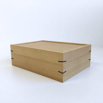 杉の小さな道具箱　裁縫箱　木箱　はがき箱　木製　無垢材　黒くさびの画像