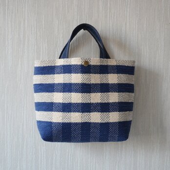 裂き織りのバッグM 紺×バニラ　チェックの画像