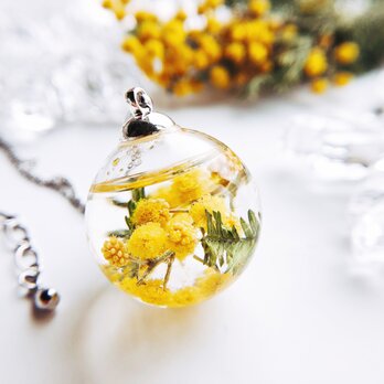 春を告げるミモザのガラスドーム spring   ネックレスの画像