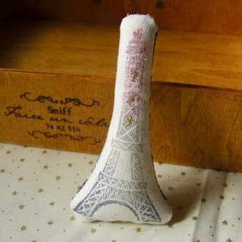 ｽﾀﾝﾌﾟ×刺繍 エッフェル塔のブローチの画像